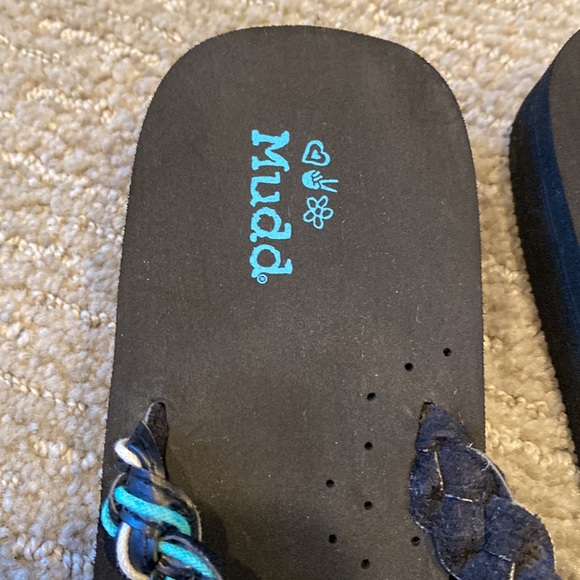 Never Worn Women’s Mudd Braided Flip Flops Size 7-8 - Picture 3 of 4